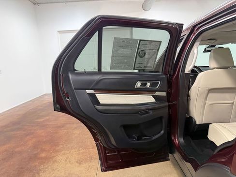 Used 2018 Ford Explorer Platinum AWD/4WD image 47