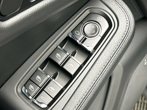 Used 2026 Porsche Macan AWD/4WD image 24