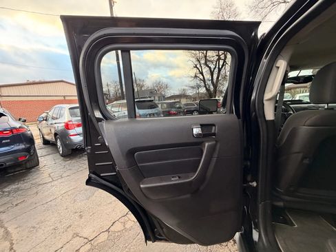 Used 2010 HUMMER H3 AWD/4WD image 15