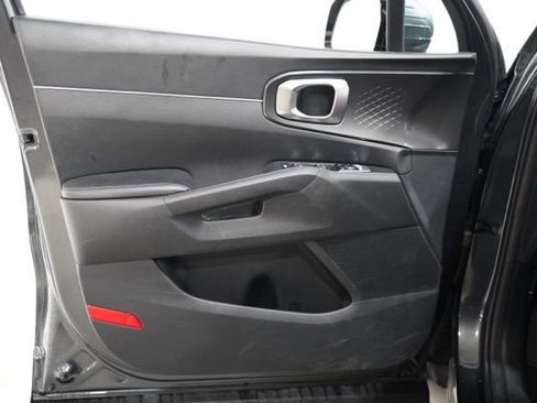 Used 2024 Kia Sorento S image 19