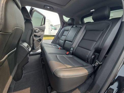 Used 2022 GMC Terrain SLT w/ Infotainment Package II AWD/4WD image 30