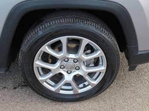 Used 2022 Jeep Compass Latitude image 13