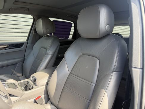 Used 2019 Porsche Cayenne AWD/4WD image 5