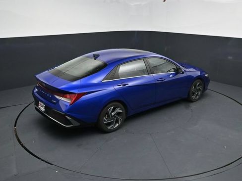 Used 2024 Hyundai Elantra Limited FWD image 45