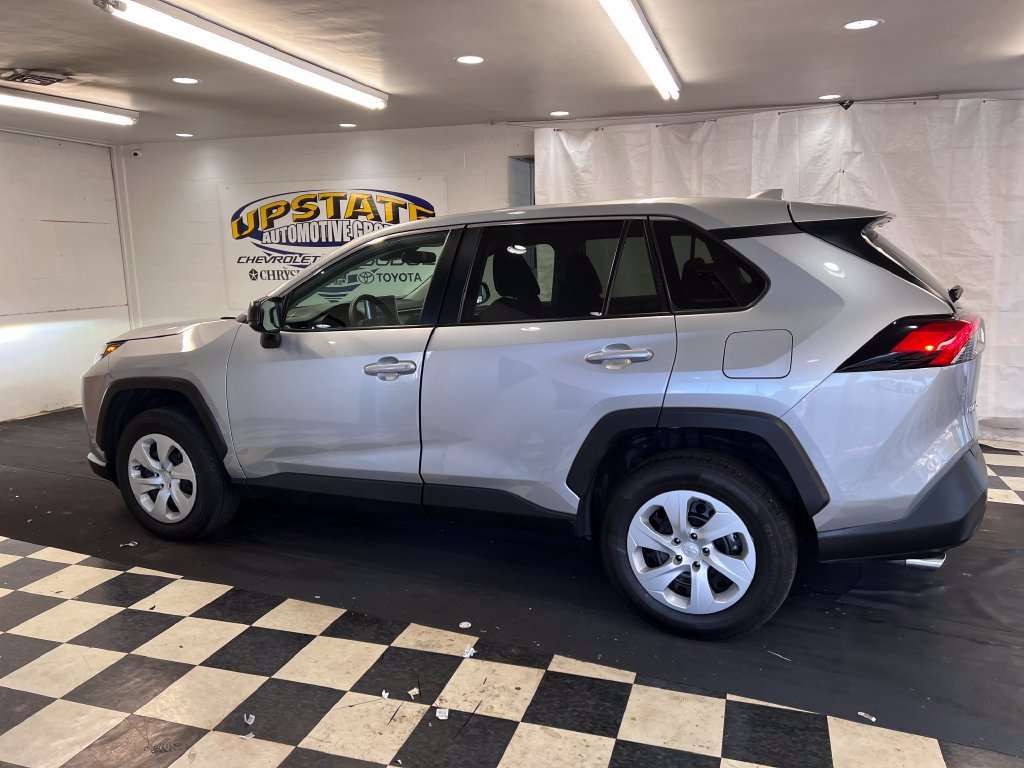 Used 2025 Toyota RAV4 LE AWD/4WD image 6
