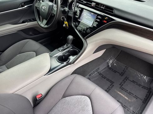 Used 2018 Toyota Camry L image 15