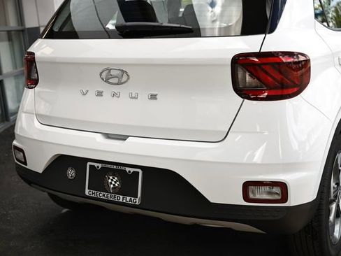 Certified 2025 Hyundai Venue SEL FWD image 8