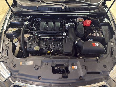 Used 2017 Ford Taurus Limited FWD image 32