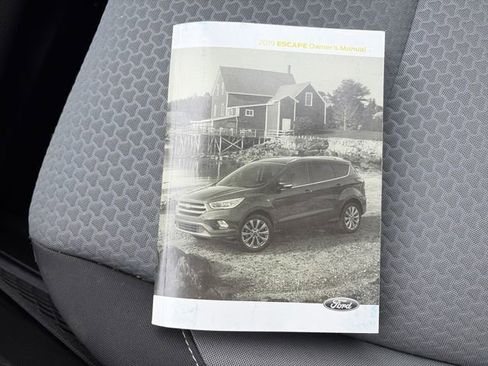 Used 2019 Ford Escape SE image 47