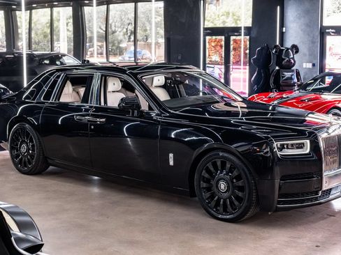 Used 2022 Rolls-Royce Phantom Sedan w/ The Phantom Package RWD image 1