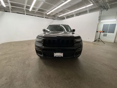 Used 2023 Jeep Grand Cherokee L Limited w/ Luxury Tech Group II AWD/4WD image 9