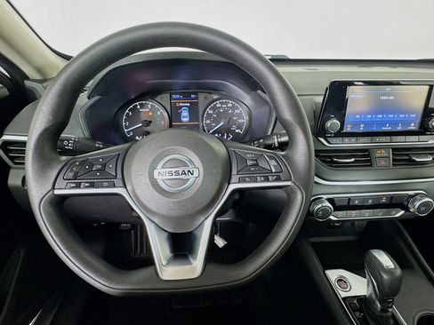Used 2022 Nissan Altima 2.5 S FWD image 11