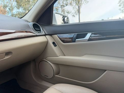 Used 2013 Mercedes-Benz C 250 Sedan image 33