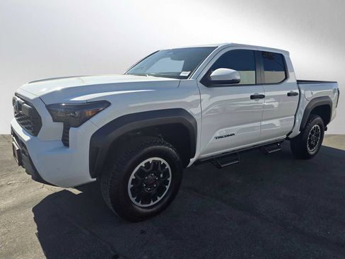Used 2024 Toyota Tacoma TRD Off-Road image 7