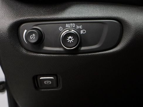 Used 2025 Chevrolet Blazer LT image 27