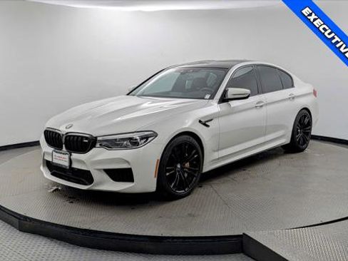 Used 2018 BMW M5 image 2