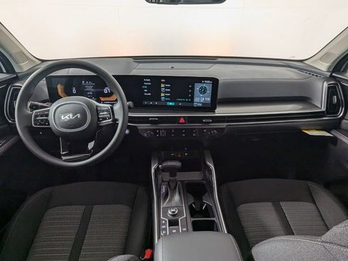 New 2025 Kia Sorento LX image 15