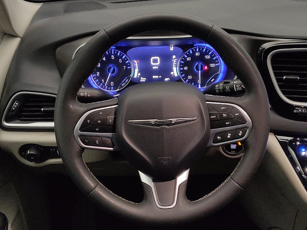 Used 2024 Chrysler Pacifica Touring-L FWD image 22