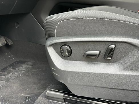 New 2026 Volkswagen Atlas Cross Sport SE image 19