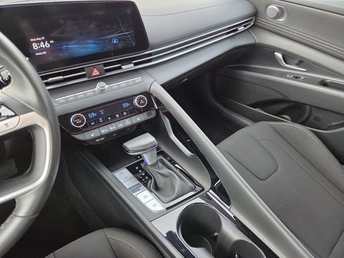 Used 2025 Hyundai Elantra SEL FWD image 34