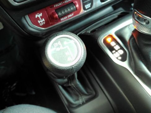 Used 2026 Jeep Wrangler Unlimited Rubicon AWD/4WD image 44
