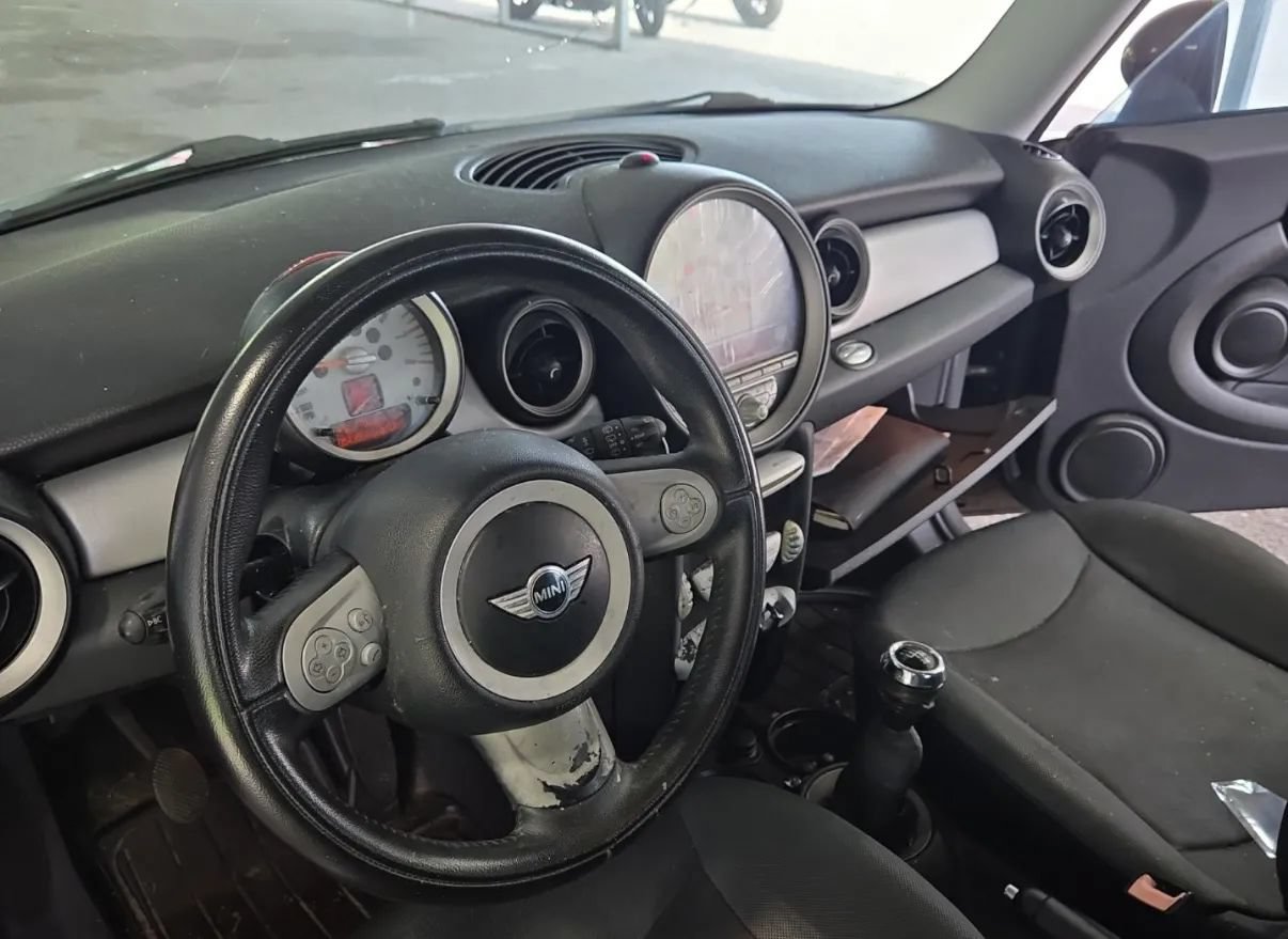 Used 2010 MINI Cooper Hardtop FWD image 9