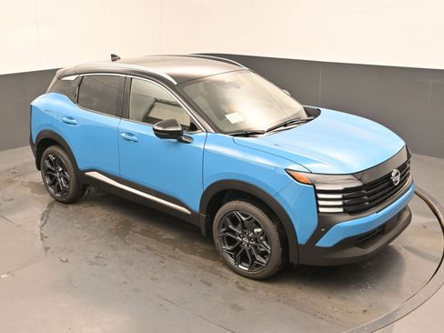 Certified 2025 Nissan Kicks SR image 30