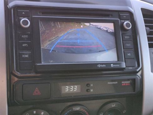 Used 2014 Toyota Tacoma PreRunner image 19