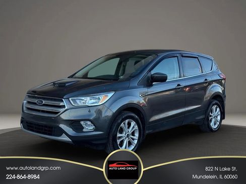 Used 2019 Ford Escape SE image 1
