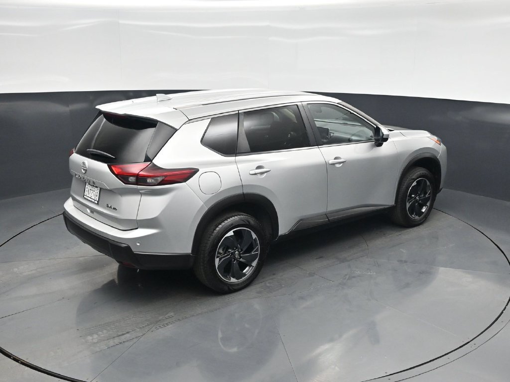 Used 2024 Nissan Rogue SV AWD/4WD image 39