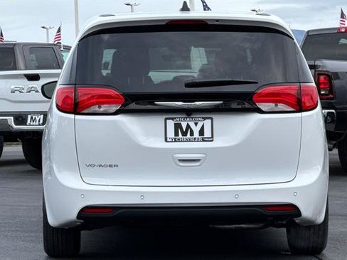 New 2026 Chrysler Voyager LX FWD image 4