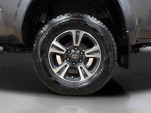 Used 2017 Toyota Tacoma TRD Sport w/ Tow Package (A/T) image 26