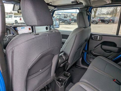 New 2025 Jeep Gladiator Sport image 24