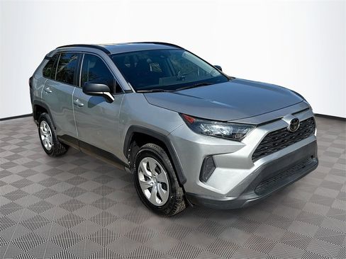 Used 2020 Toyota RAV4 LE image 4