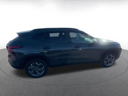 Used 2025 Chevrolet Trax LT image 16