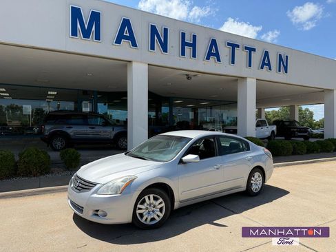 Used 2011 Nissan Altima 2.5 S FWD image 1