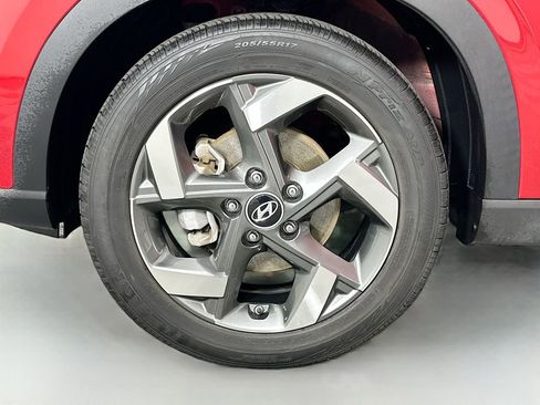 Certified 2023 Hyundai Venue Limited w/ Cargo Package image 31