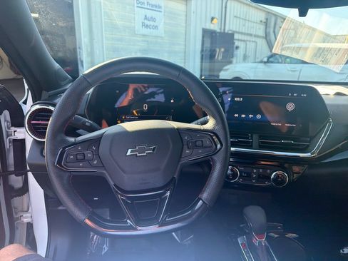 Used 2025 Chevrolet Trax RS w/ Driver Confidence Package FWD image 16