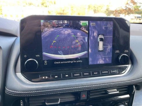 Used 2021 Nissan Rogue Platinum image 11