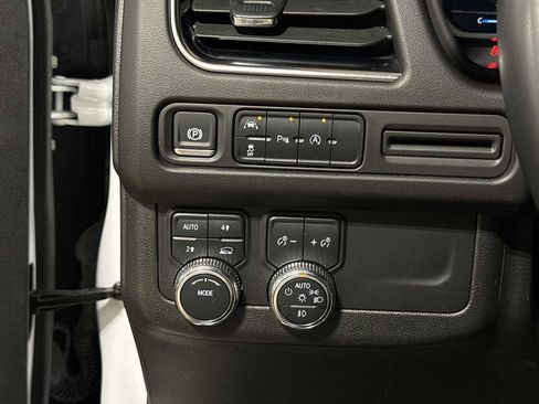 Used 2024 GMC Yukon SLT image 31