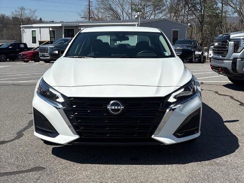 Used 2025 Nissan Altima 2.5 SV image 3