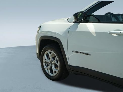 Used 2025 Jeep Compass Latitude AWD/4WD image 41