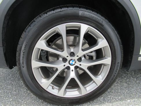 Used 2024 BMW X5 xDrive40i w/ Premium Package AWD/4WD image 8