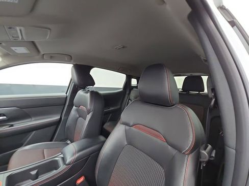 Used 2025 Nissan Kicks SR image 41