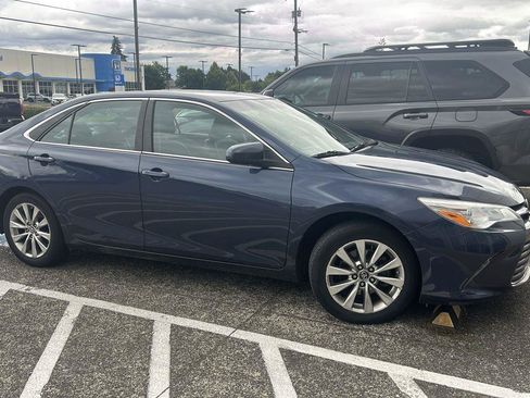 Used 2017 Toyota Camry XLE FWD image 3