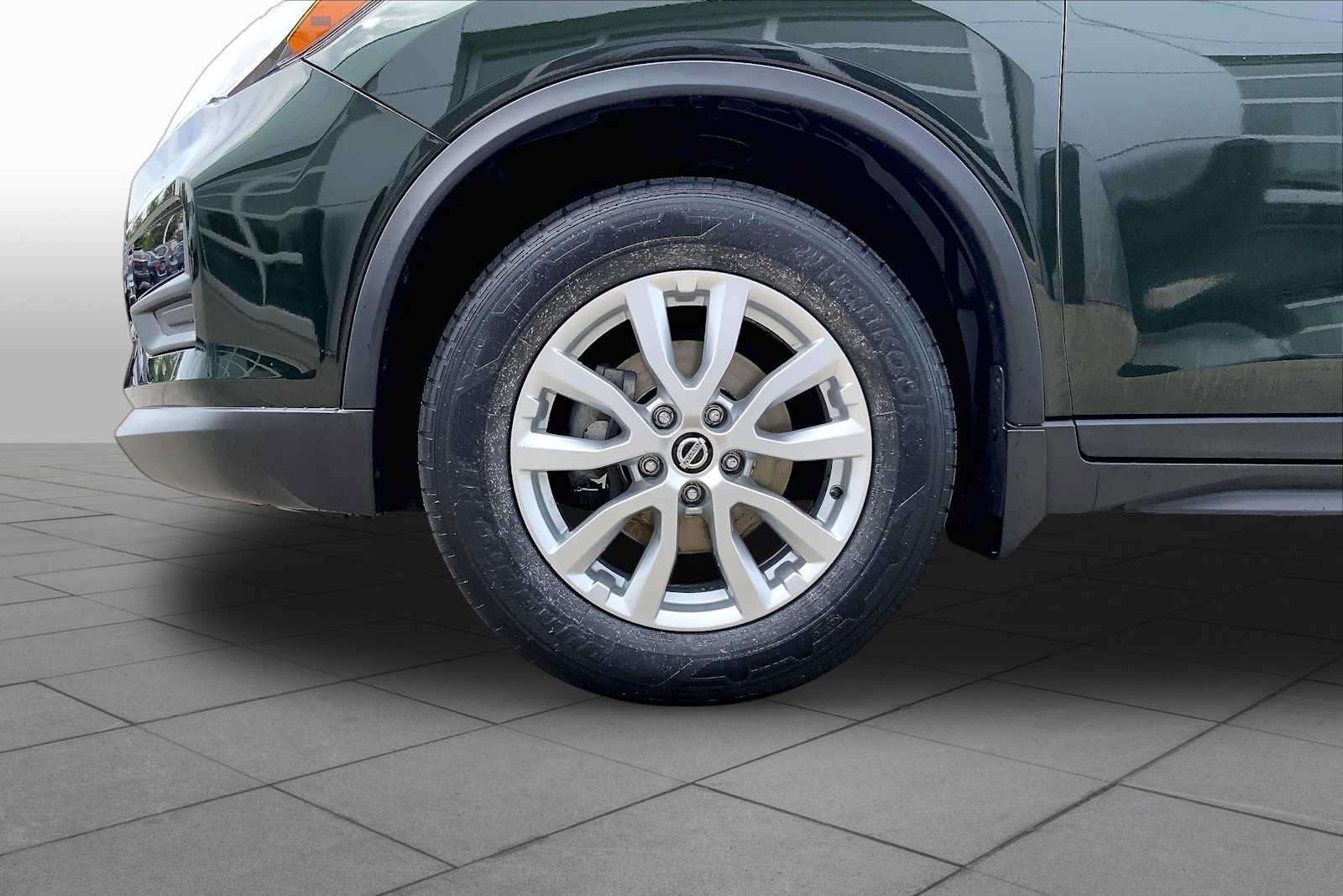 Used 2019 Nissan Rogue SV AWD/4WD image 10
