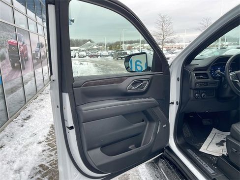Used 2024 Chevrolet Tahoe LT w/ Luxury Package image 21
