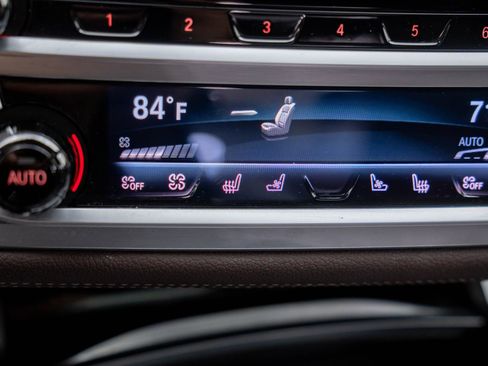 Certified 2022 BMW 750i xDrive w/ Luxury Rear Seating Package image 36