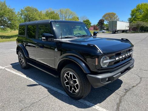 Used 2023 Ford Bronco Outer Banks AWD/4WD image 1