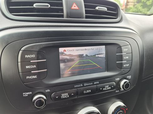 Used 2016 Kia Soul + FWD image 19